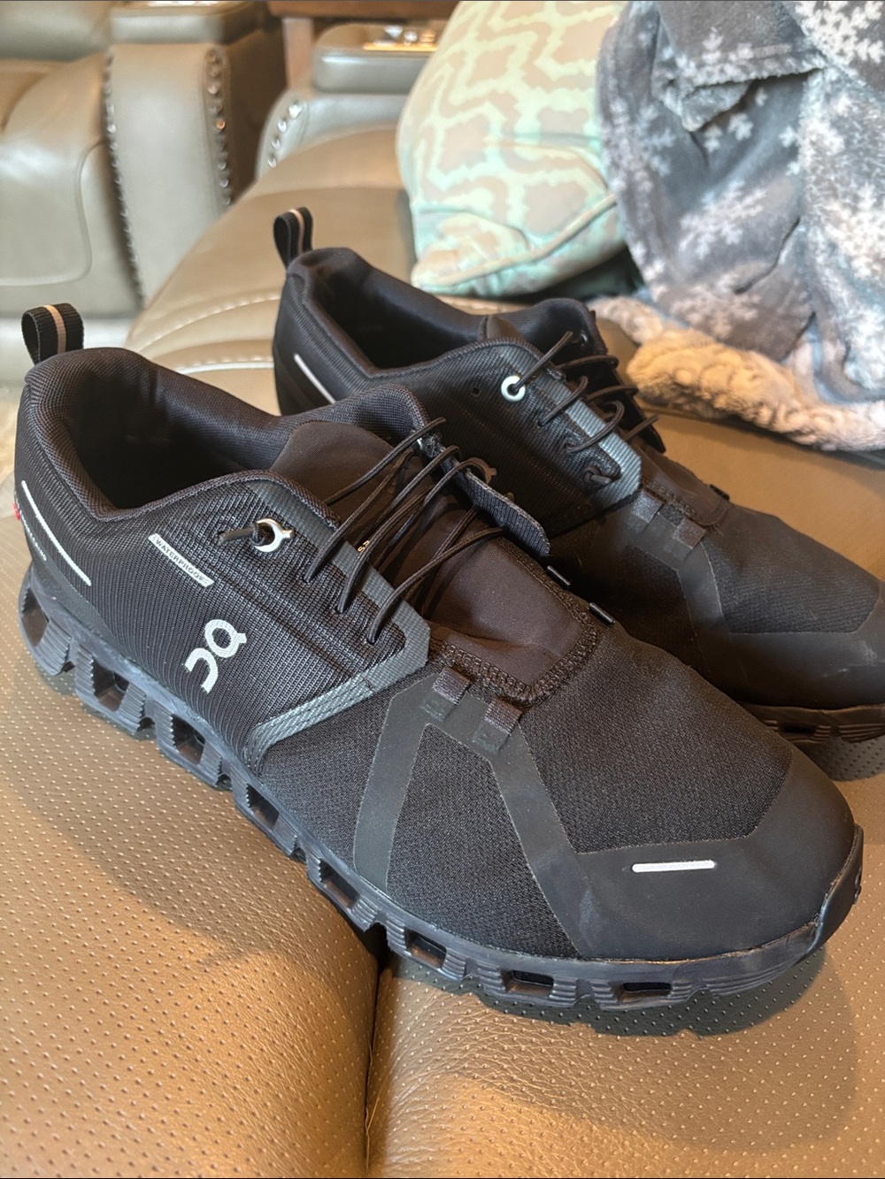 On Running Black Men's Cloud Sneakers with Reflective Accents